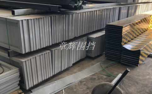 金屬圍擋的防風、防雨等功能如何保障？