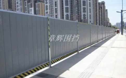 金屬圍擋是否容易被污染和損壞？