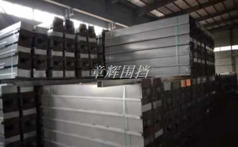 金屬圍擋的防風、防雨等功能如何保障？